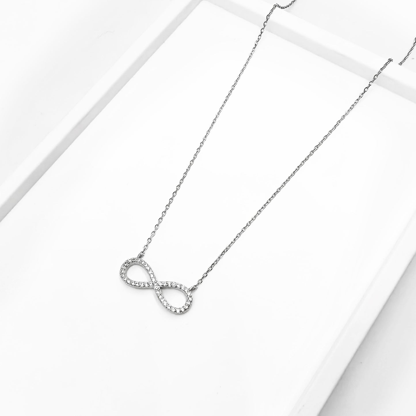 Silver House Mobius Shape Zircon Silver 925 Necklace Sweet