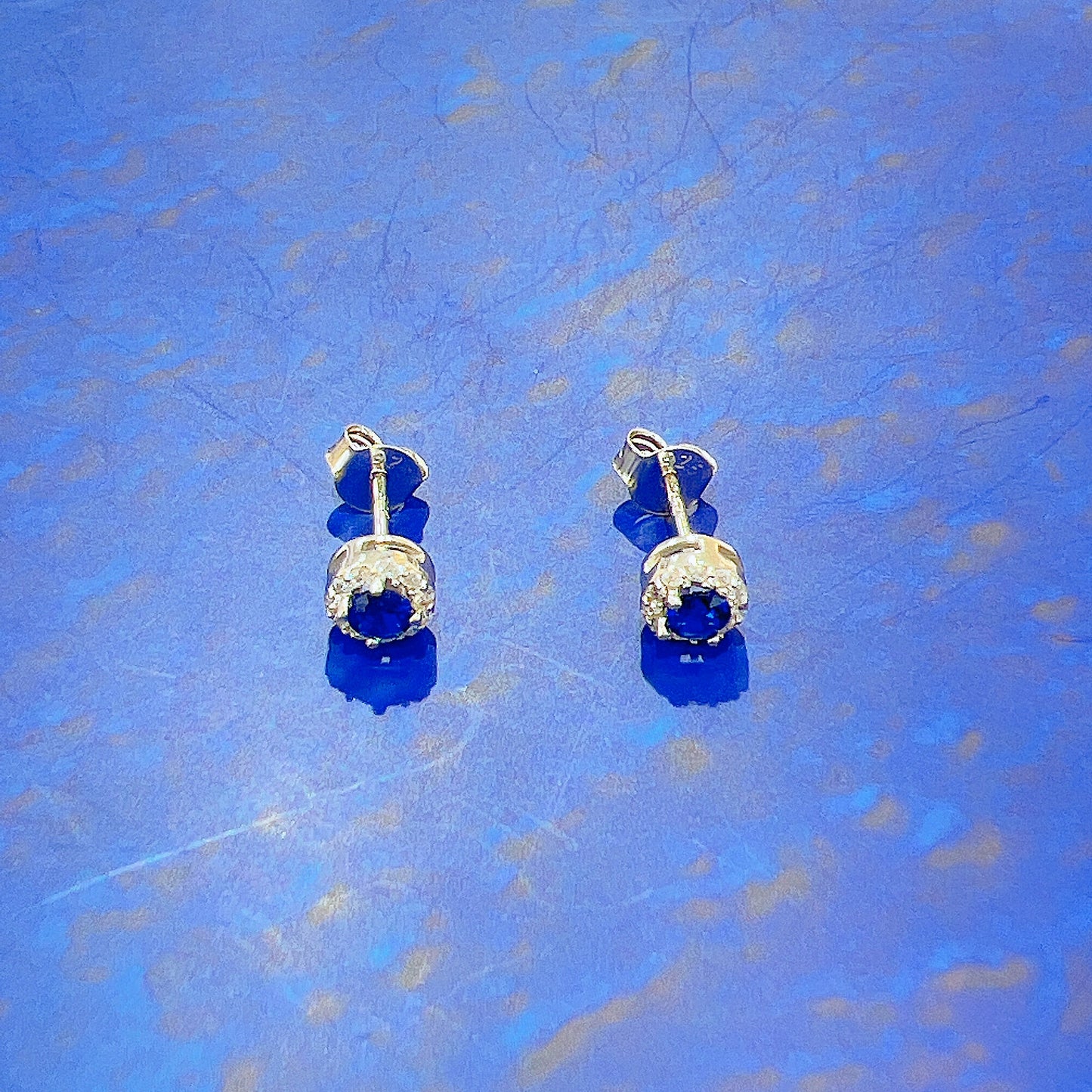 White and sapphire zircon round shape silver 925 earrings