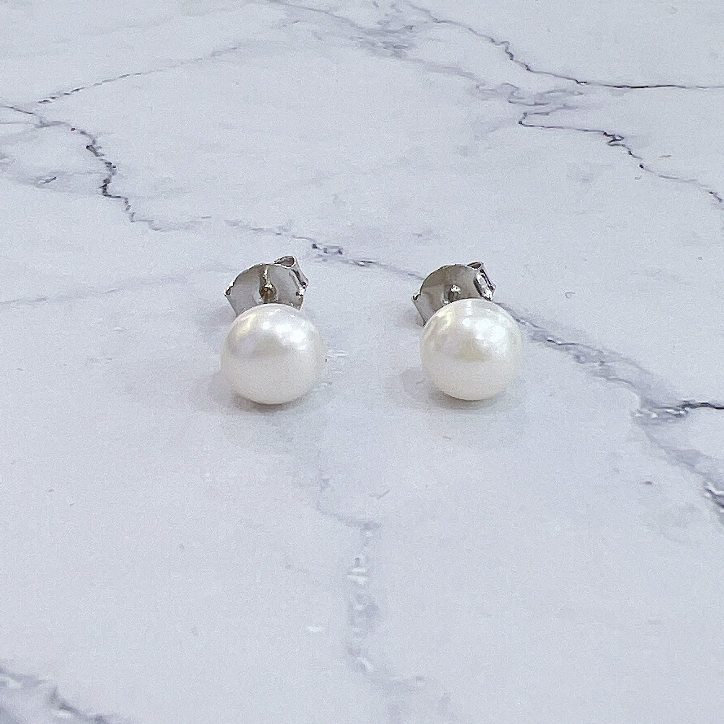 Fresh water pearl 8mm silver 925 stud earrings