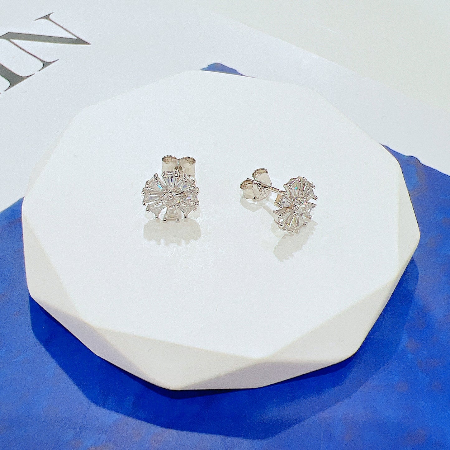 White zircon flower shaped silver 925 jewelry earrings