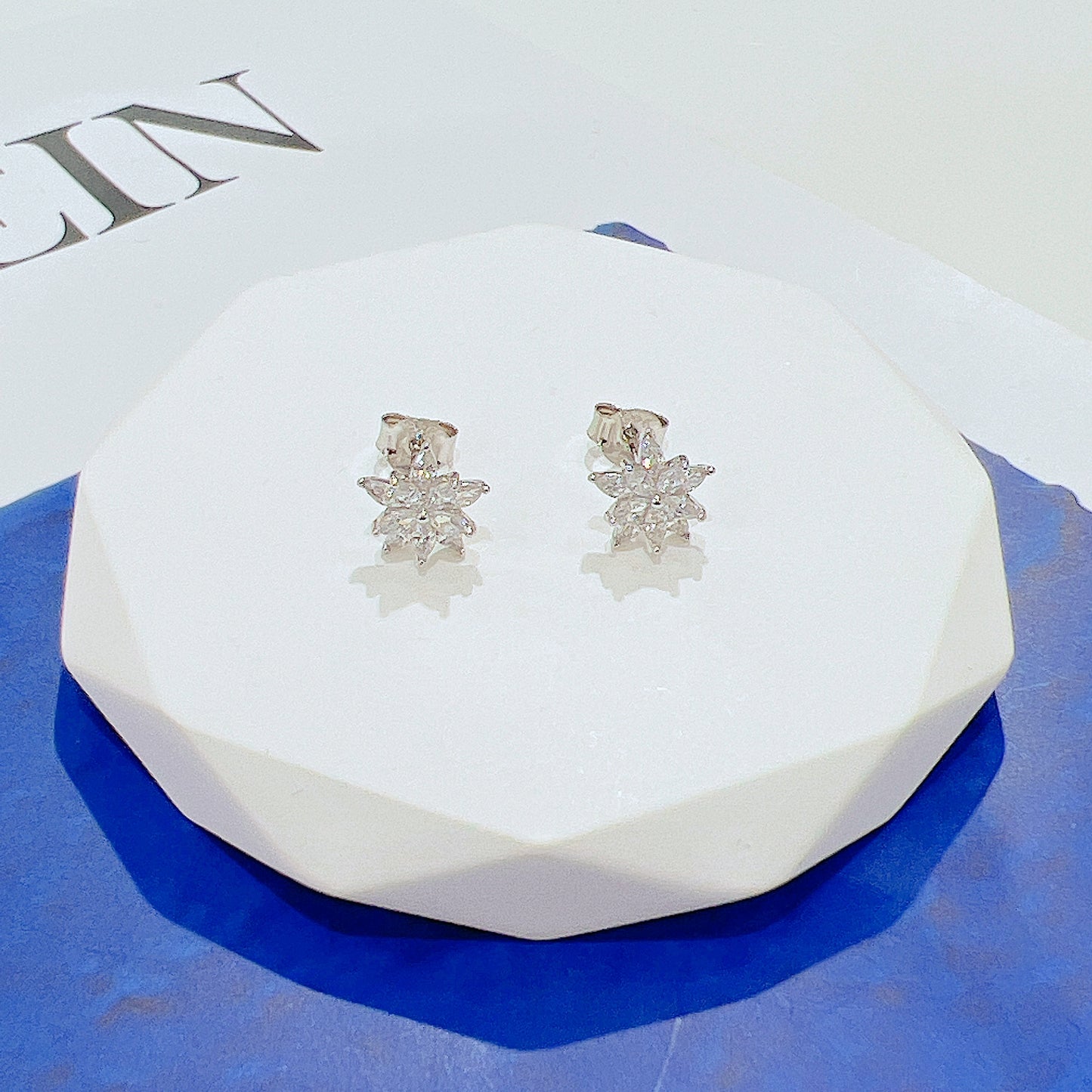 White zircon flower shaped silver 925 jewelry earrings