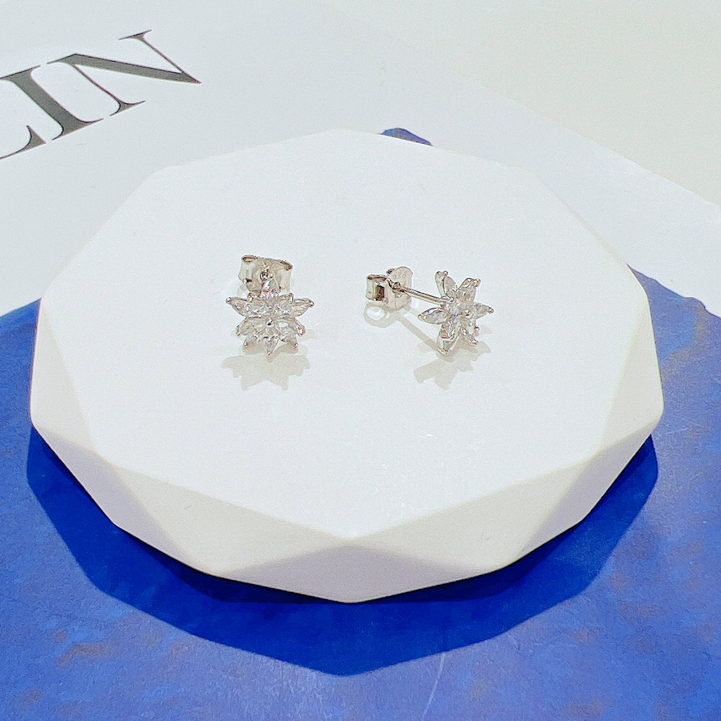 White zircon flower shaped silver 925 jewelry earrings