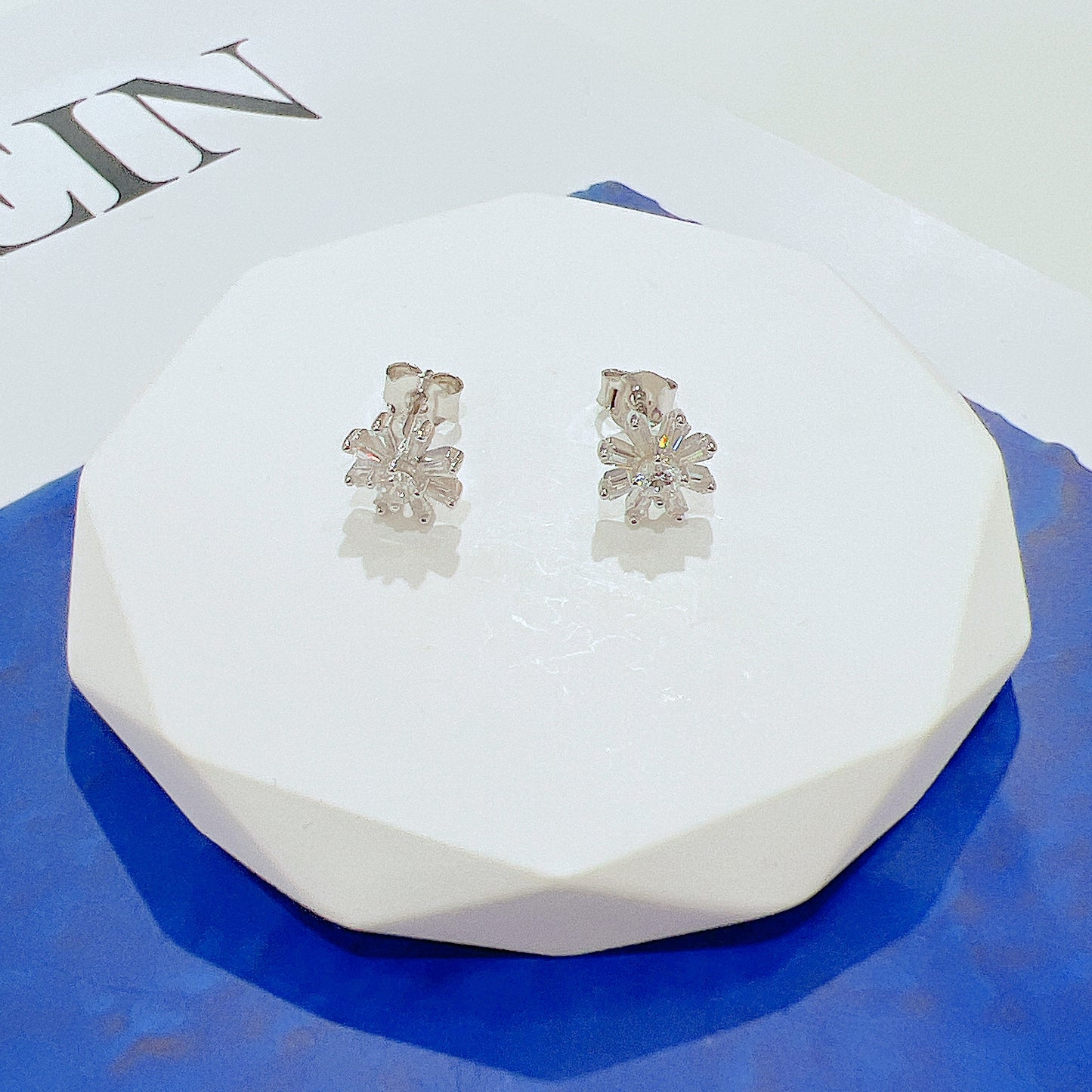 White zircon flower shaped silver 925 jewelry earrings