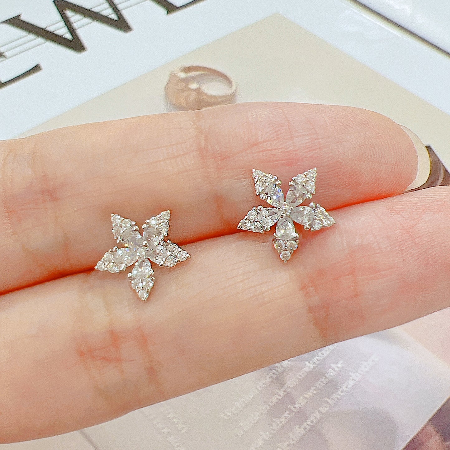 White zircon flower silver 925 earrings