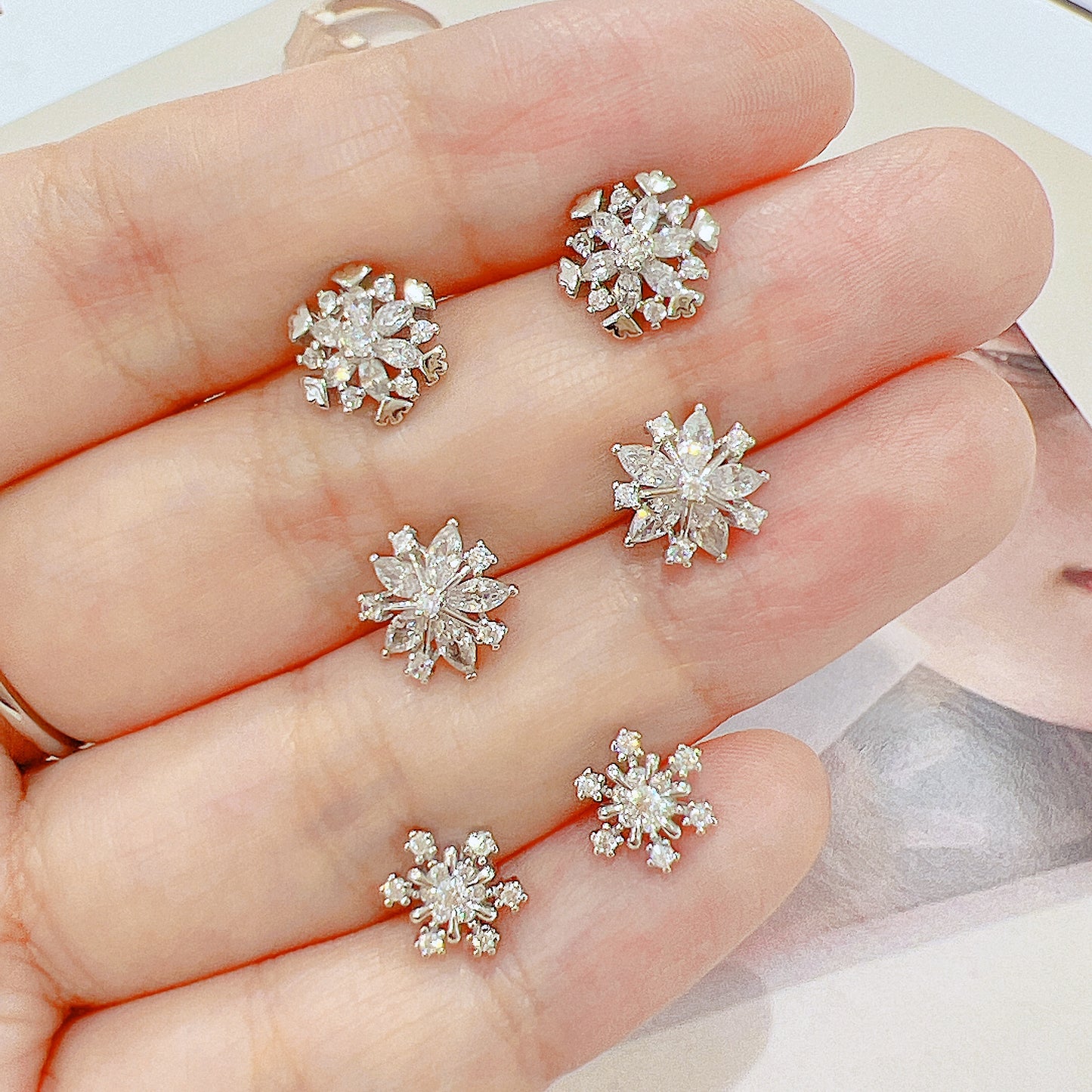 White zircon snowflake silver 925 earrings